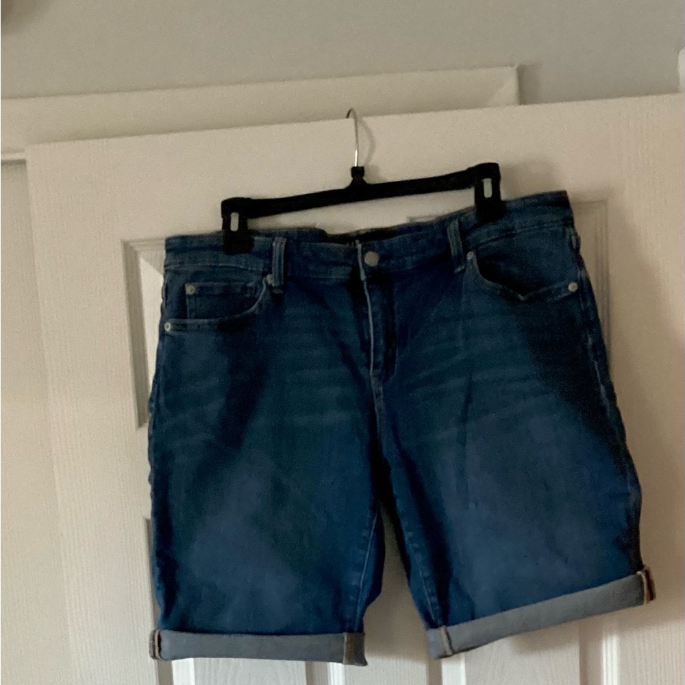 Gap- size 14 Bermuda jean shorts 32”